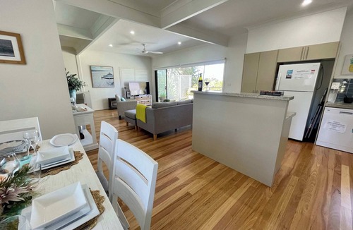 Mollymook Beach House | Sea Breeze On Carroll