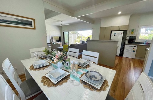 Mollymook Beach House | Sea Breeze On Carroll