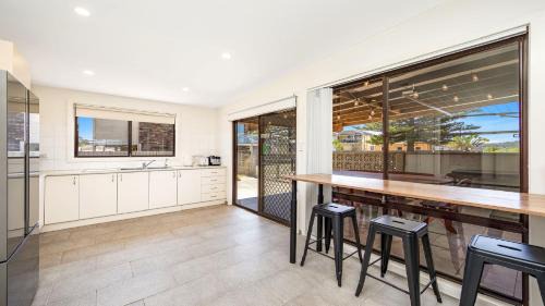 Umina Beach House | Sea Breeze Retreat - Beach Front