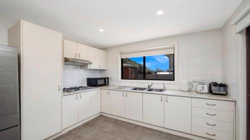 Umina Beach House | Sea Breeze Retreat - Beach Front