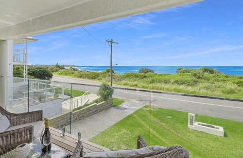 Caves Beach House | Sea Caves