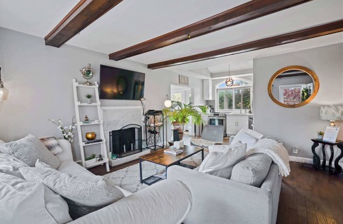 Wading River House | Sea Cliff Charm 5 Mins to Beach, Firepit