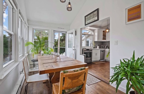 Wading River House | Sea Cliff Charm 5 Mins to Beach, Firepit