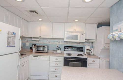 Bethany Beach Condo | Sea Colony 7th floor condo w/elevator, shared sauna, and ocean view