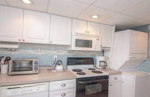 Bethany Beach Condo | Sea Colony 7th floor condo w/elevator, shared sauna, and ocean view
