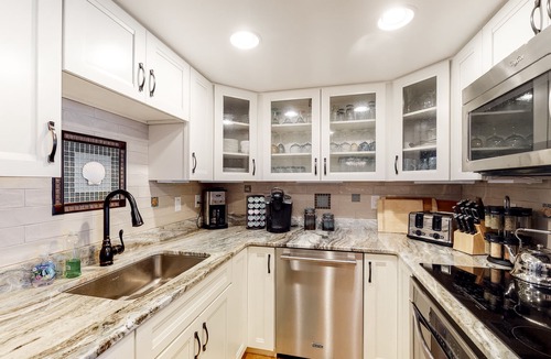 Bethany Beach Condo | Sea Colony Ocean 3rd-floor condo with elevator & gym
