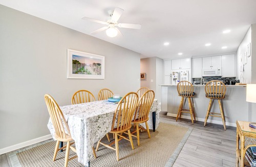 Bethany Beach Condo | Sea Colony Tennis 1st-floor condo with gym, tennis court, & sauna