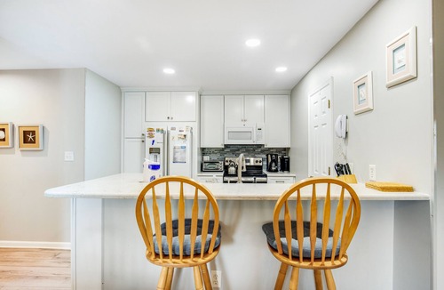 Bethany Beach Condo | Sea Colony Tennis 1st-floor condo with gym, tennis court, & sauna