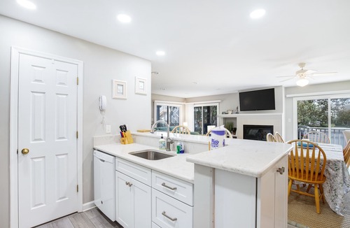 Bethany Beach Condo | Sea Colony Tennis 1st-floor condo with gym, tennis court, & sauna