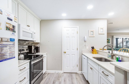 Bethany Beach Condo | Sea Colony Tennis 1st-floor condo with gym, tennis court, & sauna