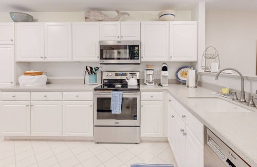 Bethany Beach House | Sea Colony Tennis townhouse with tennis court, sauna, & pool