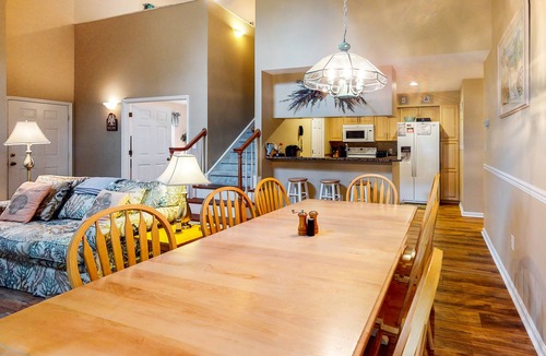 Bethany Beach Condo | Sea Colony Tennis 2nd-floor condo with tennis/basketball, 3-season room, & AC