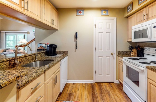 Bethany Beach Condo | Sea Colony Tennis 2nd-floor condo with tennis/basketball, 3-season room, & AC