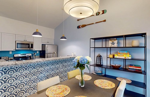 Bethany Beach House | Sea Colony townhome with large deck, fast WiFi & central AC - fully renovated