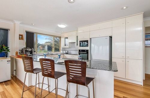 Bonny Hills Apartment | Sea-eagle sanctuary - views, pool, stroll to beach