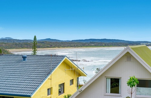 Bonny Hills Apartment | Sea-eagle sanctuary - views, pool, stroll to beach