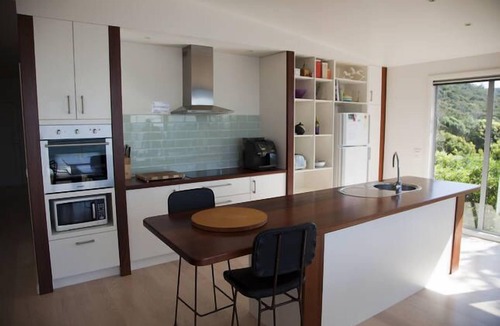 Walkerville North House | Sea Eagle Waterfront Beach House