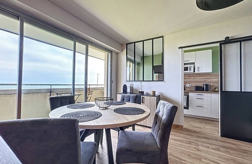 Lion-sur-Mer Apartment | Sea-facing apartment with direct beach access