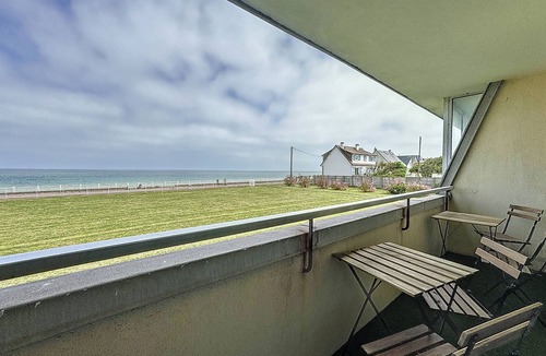 Lion-sur-Mer Apartment | Sea-facing apartment with direct beach access
