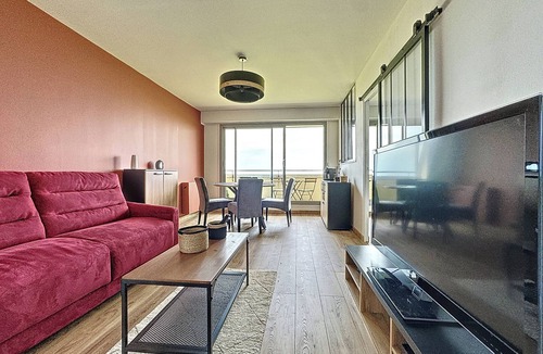 Lion-sur-Mer Apartment | Sea-facing apartment with direct beach access