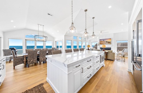 Beach Haven Gardens House | “Sea Forever” Holgate Oceanfront- pet friendly, elevator, 5 Br