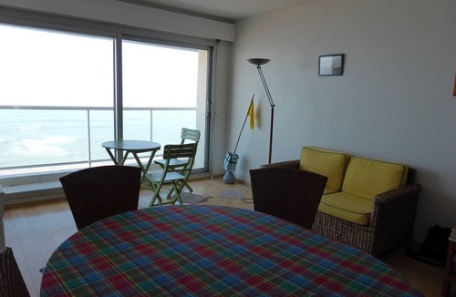 Les Sables d'Olonne Apartment | Sea-front T3 apartment with parking, sleeps 5