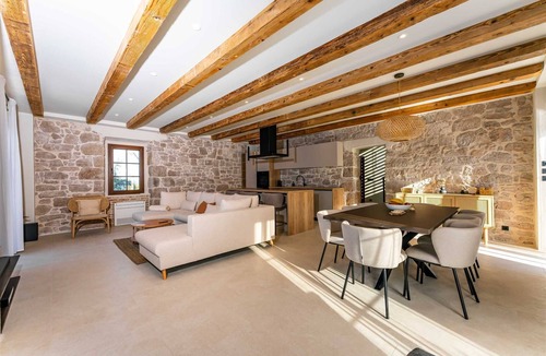 Komoseva Villa | Sea front Villa Draga with heated infinity pool