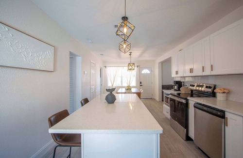 Bay Esplanade House | Sea Glass Beach Compound