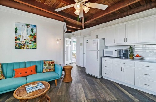 Fernandina Beach Apartment | Sea Glass Cottage #3 | Renovated | Beachfront w/Dune Views | Outdoor Courtyard