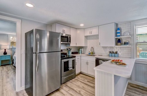 Fernandina Beach Apartment | Sea Glass Cottage #1 | Steps to Beach | Outdoor Courtyard