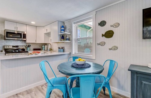 Fernandina Beach Apartment | Sea Glass Cottage #1 | Steps to Beach | Outdoor Courtyard