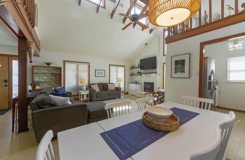 Avalon House | SEA GLASS COTTAGE, OCEAN VIEWS, BEACH ACCESS 1 MINUTE AWAY, HANDICAP FRIENDLY!
