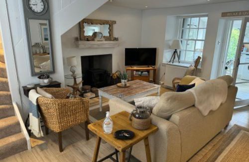 Aberdour House | Sea Hollies