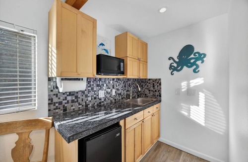 Ocean Beach House | Sea La Vie - 4BR+3BA | Jacuzzi, Ocean Views