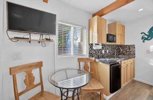 Ocean Beach House | Sea La Vie - 4BR+3BA | Jacuzzi, Ocean Views