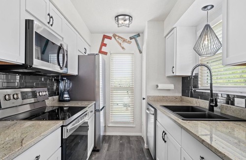 Sailhouse Condo | Sea La Vie | Access to Lighted Fishing Pier + Pool
