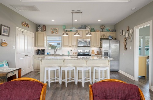 Crystal Beach House | Sea Leggs - Beach Side- 3 Bedroom - 2 Bath- Sleeps 6