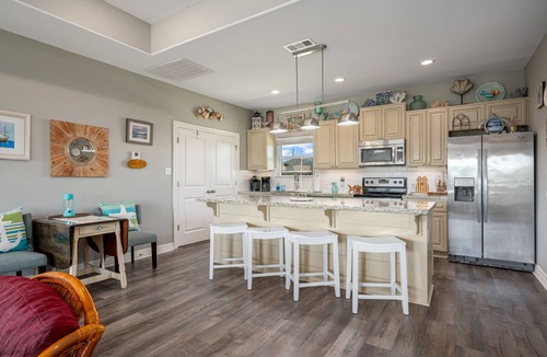 Crystal Beach House | Sea Leggs - Beach Side- 3 Bedroom - 2 Bath- Sleeps 6