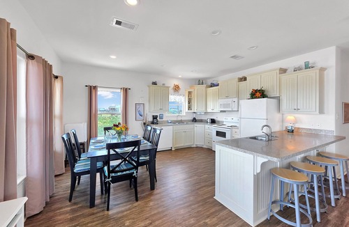 Gilchrist House | Sea Mist-Beach Front-2 bedrooms, 2 bathrooms, sleeps 6.