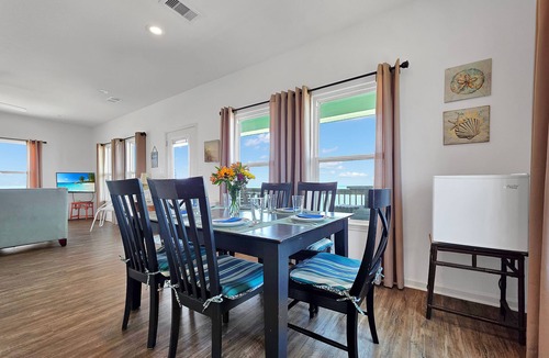 Gilchrist House | Sea Mist-Beach Front-2 bedrooms, 2 bathrooms, sleeps 6.