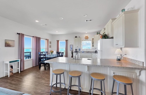 Gilchrist House | Sea Mist-Beach Front-2 bedrooms, 2 bathrooms, sleeps 6.