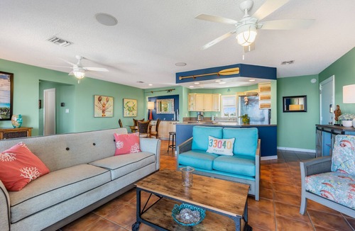 New Town Condo | SEA-NIC VIEW ~ 2 BR/2Ba Water-front views, Pool Access and Dockage!
