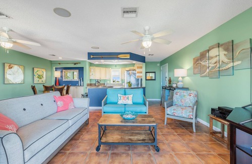 New Town Condo | SEA-NIC VIEW ~ 2 BR/2Ba Water-front views, Pool Access and Dockage!