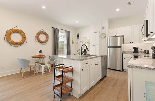 Brunswick House | Sea on Wolfe/15 Min to Beach/2 Min to Restaurants