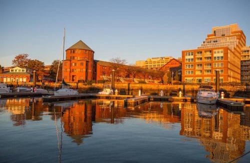 Thompson Square - Bunker Hill Boat Rental | Sea Pearl Boston Yacht