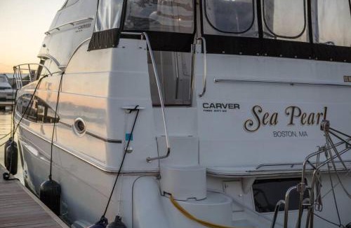 Thompson Square - Bunker Hill Boat Rental | Sea Pearl Boston Yacht