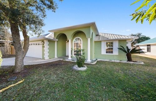 Fort Bay House | Sea-renity - 3 Br home by RedAwning