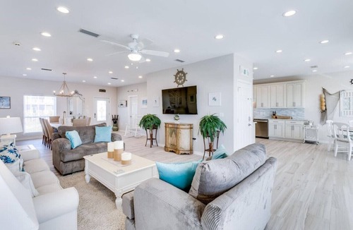Navarre Beach House | Sea Salt Cottage: Amazing home located on the Gulf of Mexico. Sleeps 13 comfortably!