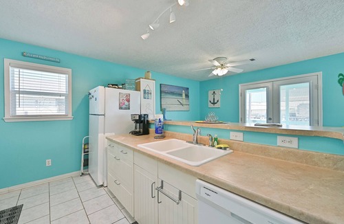 Jamaica Beach House | Sea Shed-Big yard in Jamaica Beach-Pet Friendly!