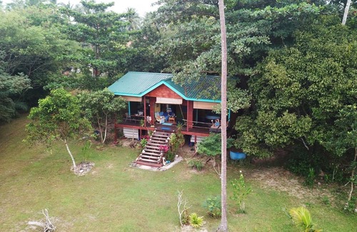 Air Hangat House | Sea Side Beach House